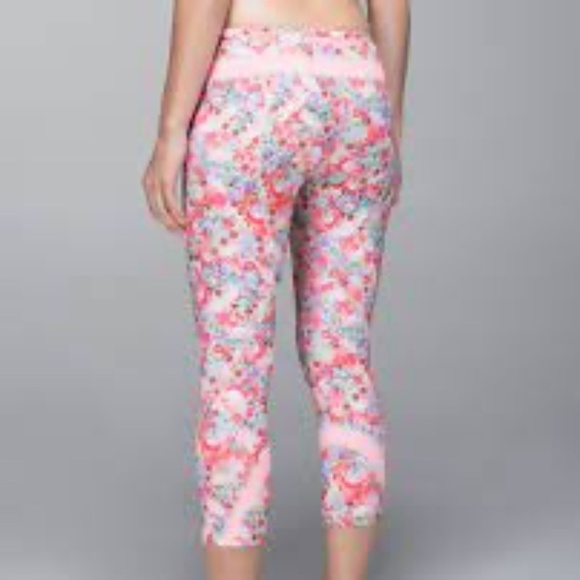 Lululemon Women's Sz 6 Run Inspire Crop II Flowabunga Mini Multi Bleached Coral - Picture 1 of 11